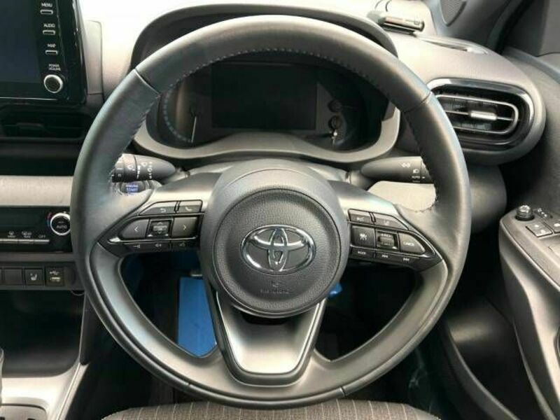 YARIS CROSS-11