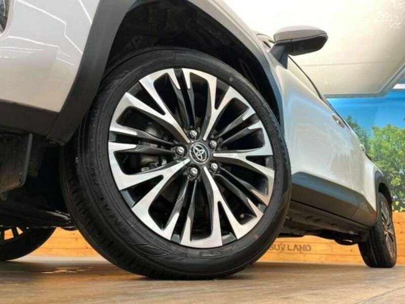 YARIS CROSS-13