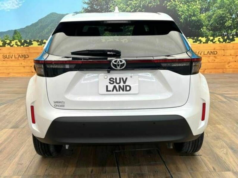 YARIS CROSS-15