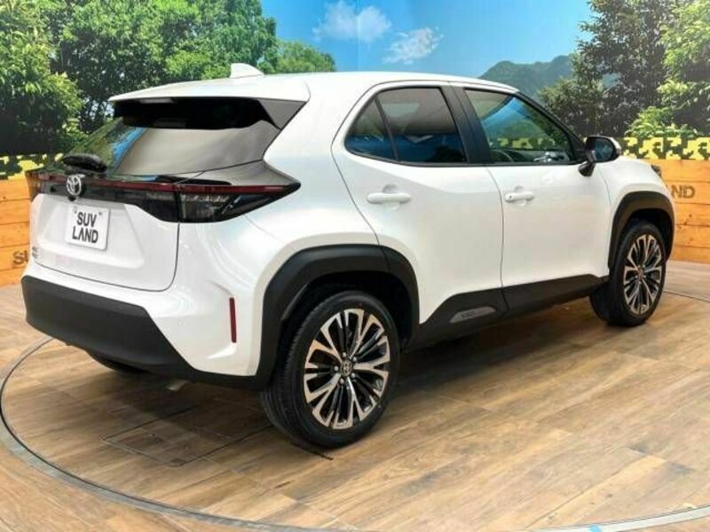 YARIS CROSS-17
