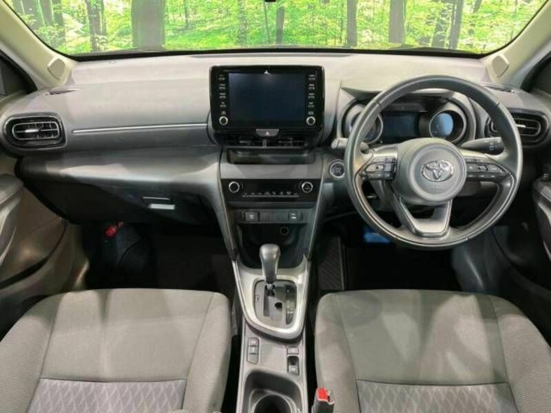 YARIS CROSS-1