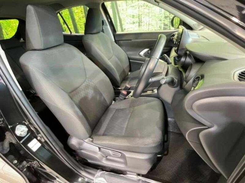 YARIS CROSS-8