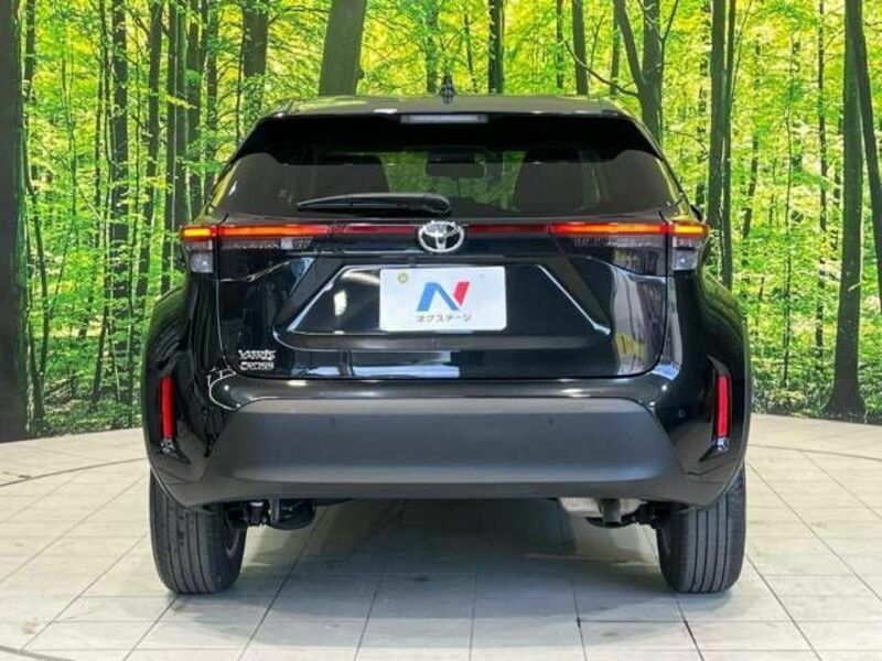 YARIS CROSS-15