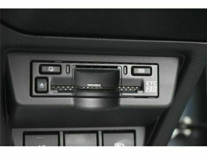 PRIUS-16