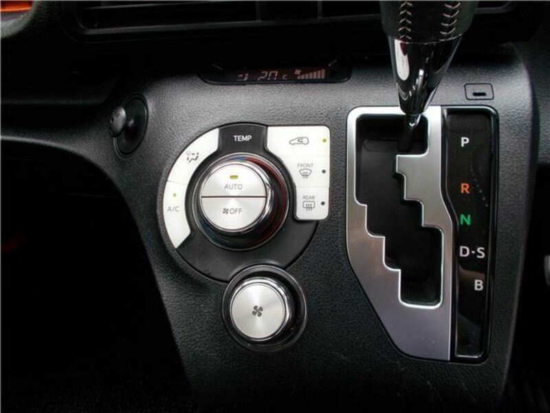 SIENTA-12