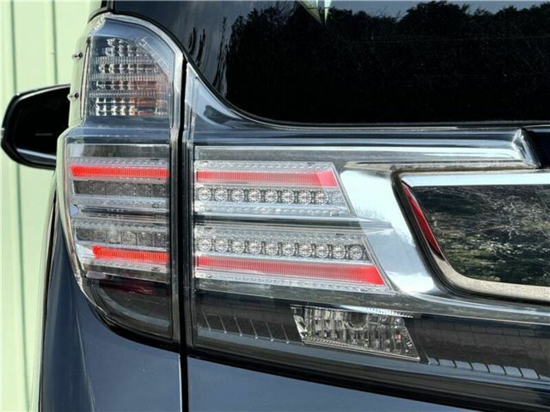 VELLFIRE-18