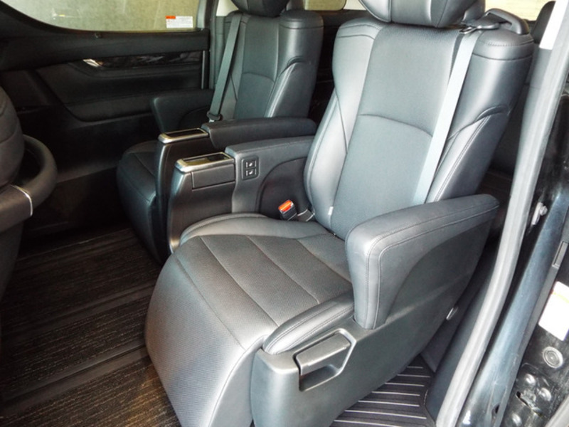VELLFIRE-17