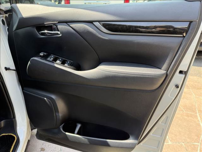 VELLFIRE-17