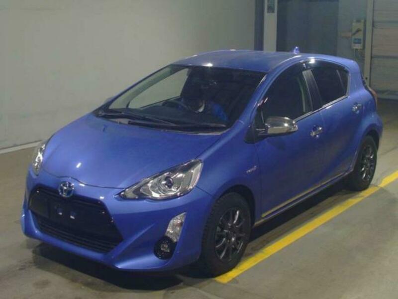 TOYOTA　AQUA