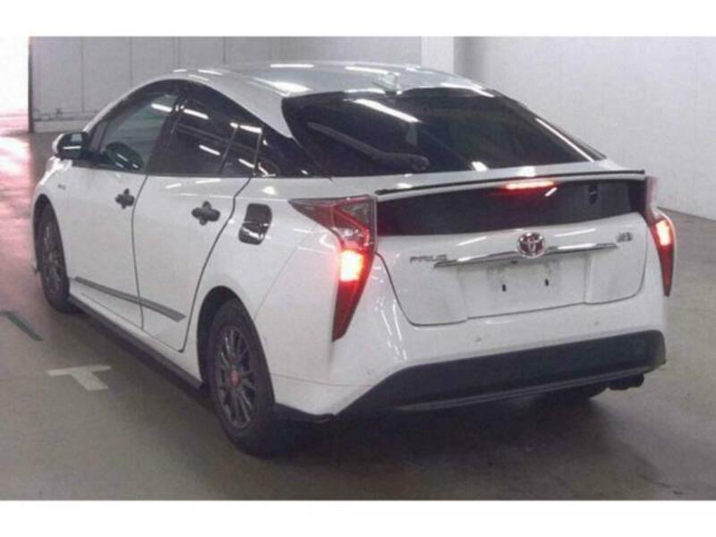 PRIUS-8