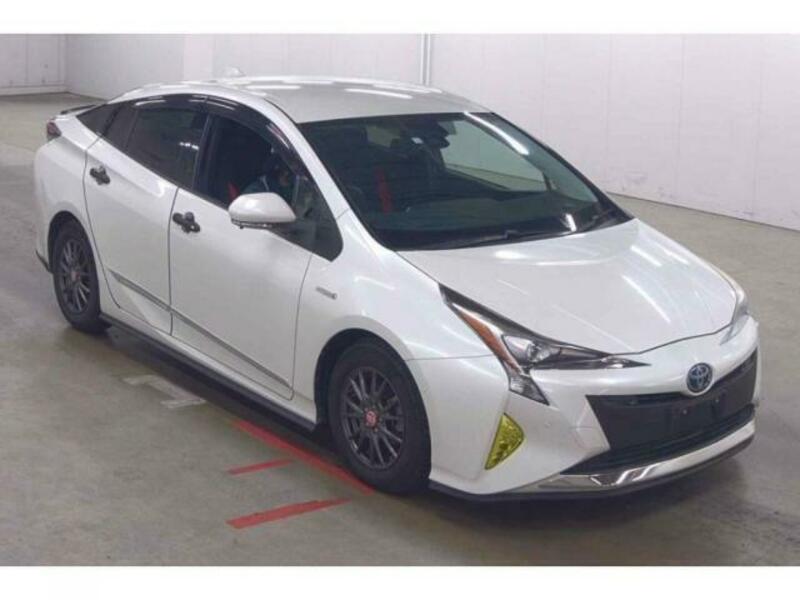 TOYOTA　PRIUS