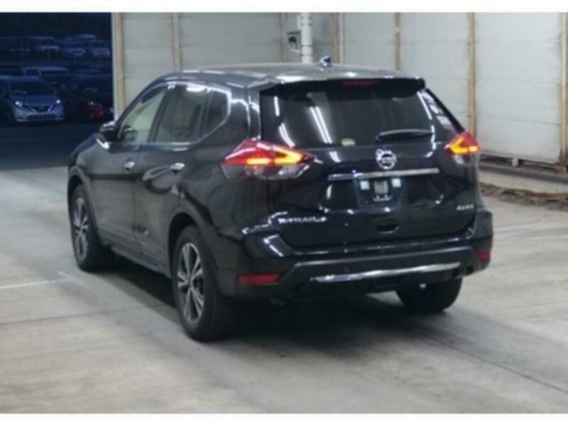 X-TRAIL-1