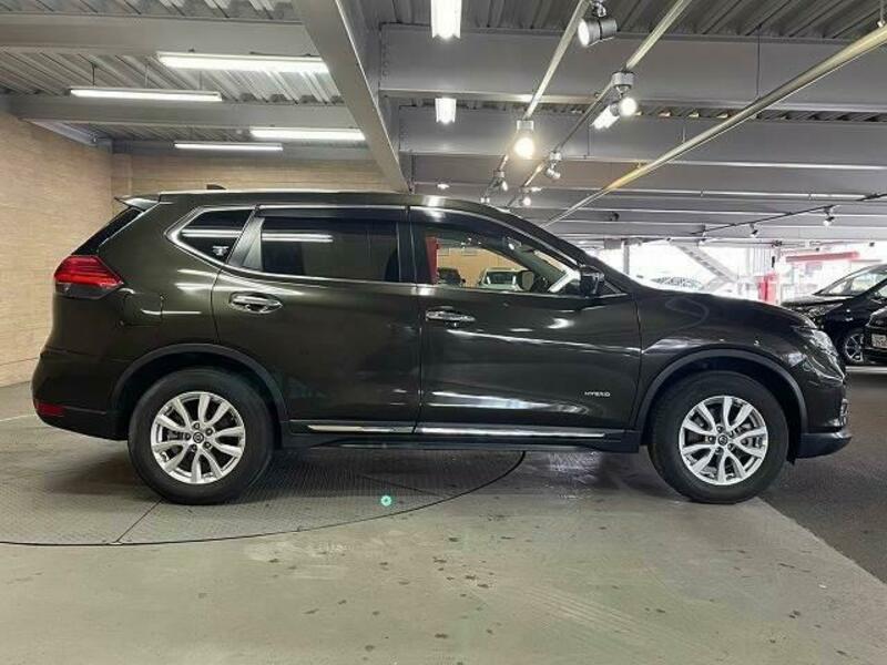 X-TRAIL-17