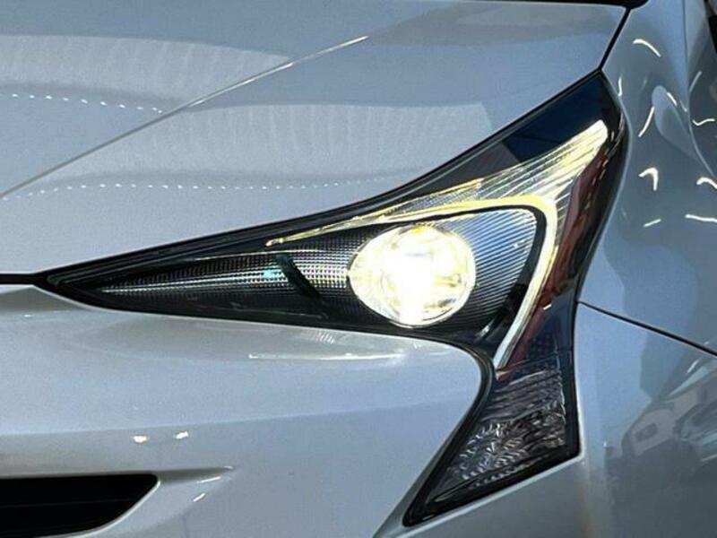 PRIUS-11