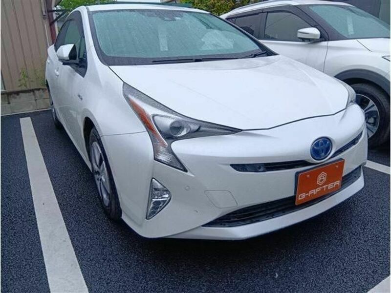 TOYOTA　PRIUS