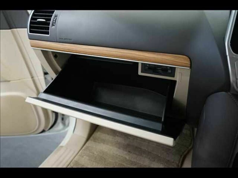 LAND CRUISER PRADO-12