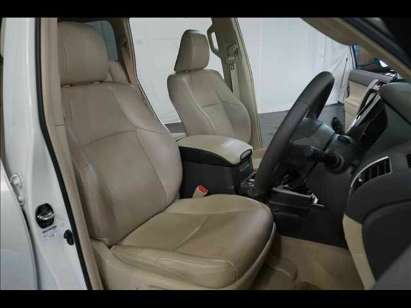 LAND CRUISER PRADO-16