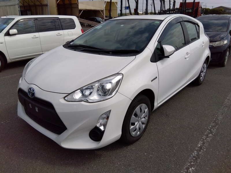 TOYOTA　AQUA