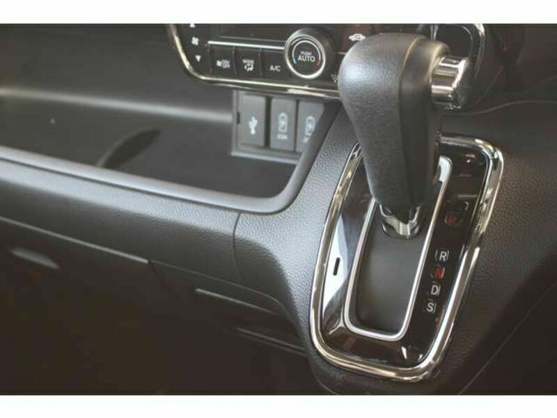 N BOX CUSTOM-17
