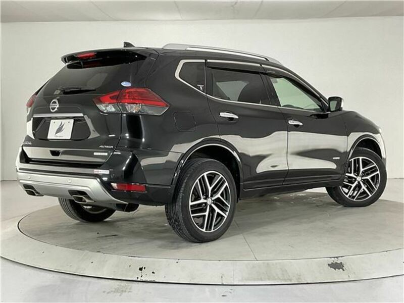 X-TRAIL-1