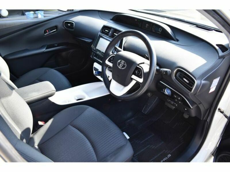 PRIUS-6