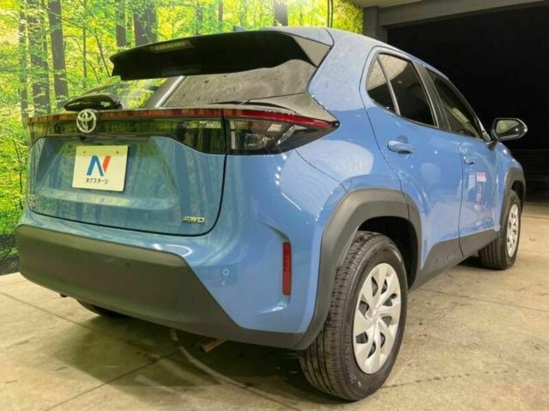 YARIS CROSS-16