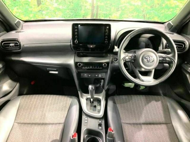 YARIS CROSS-1