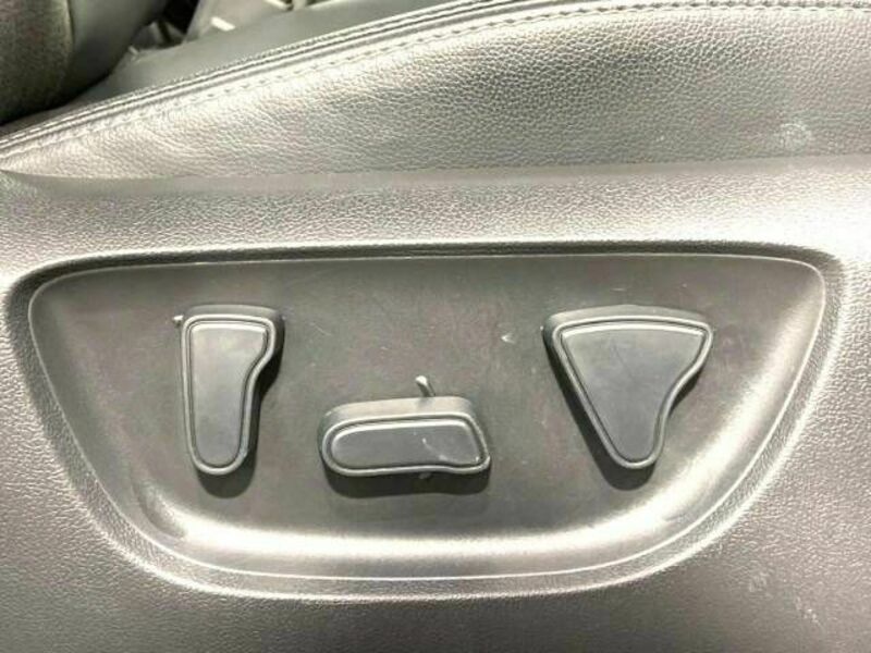 YARIS CROSS-7