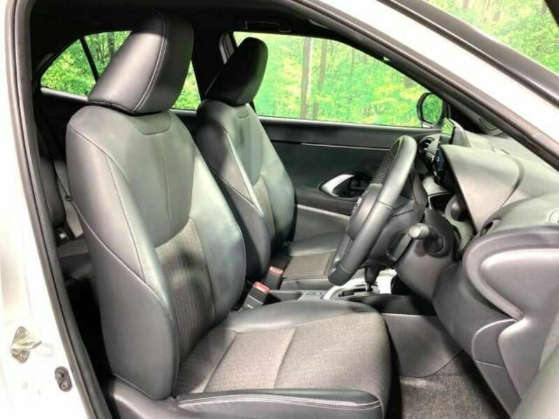 YARIS CROSS-8