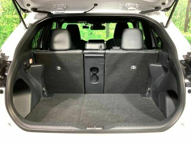 YARIS CROSS-10