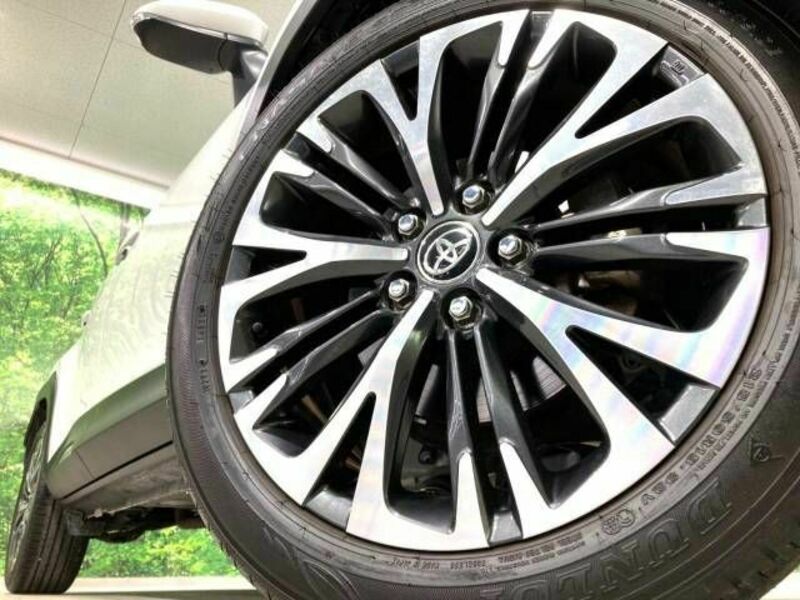 YARIS CROSS-12