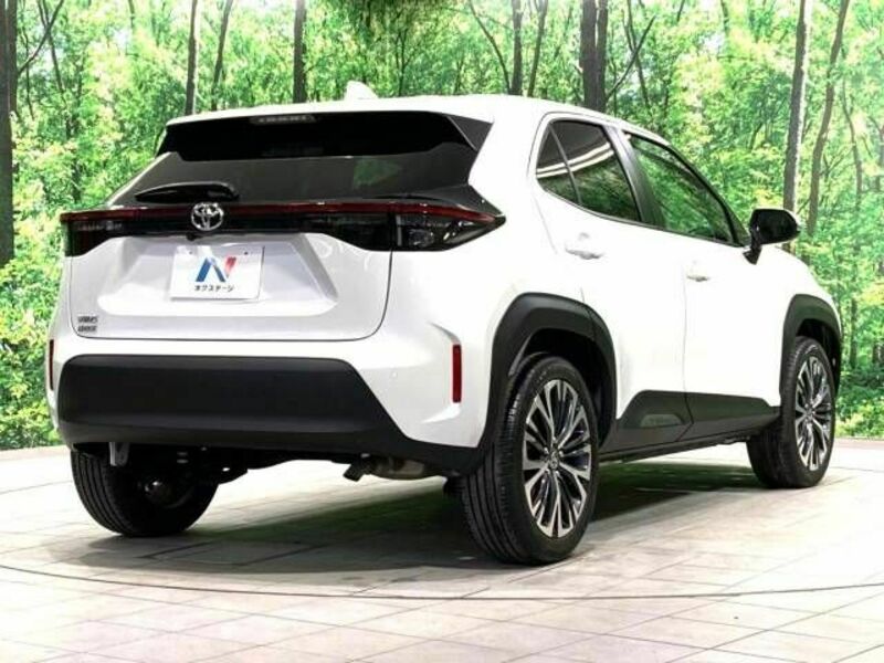 YARIS CROSS-17