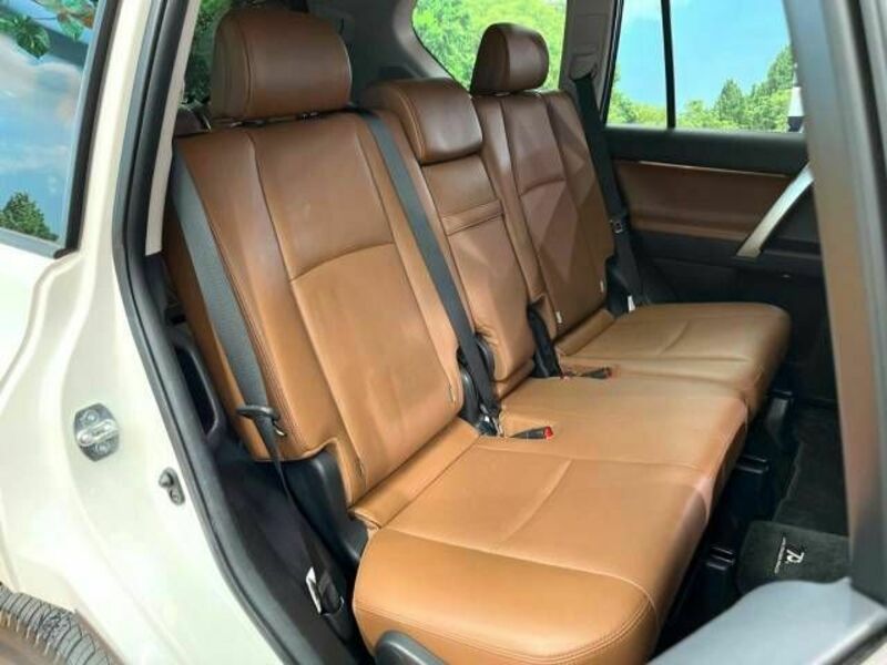 LAND CRUISER PRADO-12