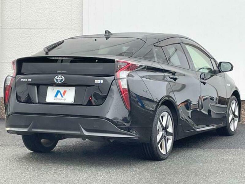 PRIUS-17
