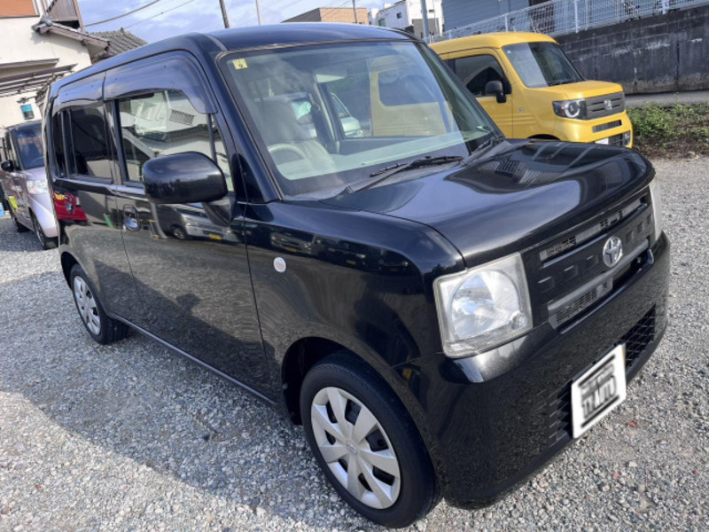TOYOTA PIXIS SPACE