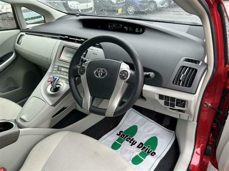 PRIUS-16