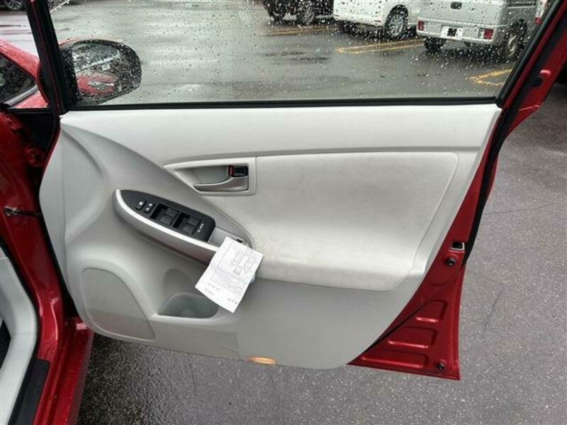 PRIUS-17