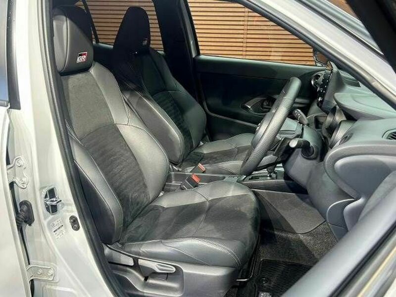 YARIS CROSS-4