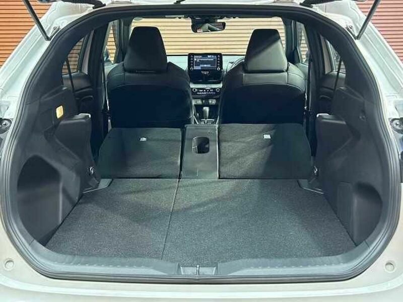 YARIS CROSS-12