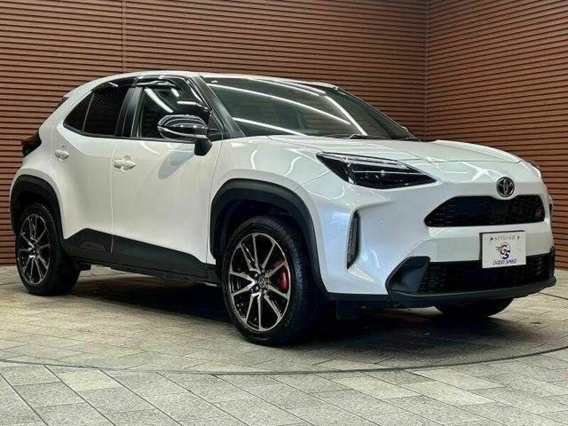 YARIS CROSS-13