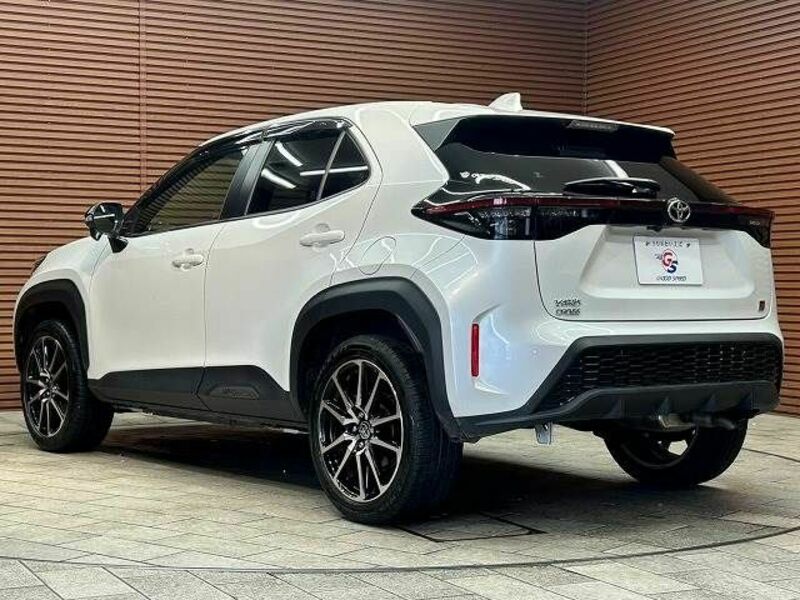 YARIS CROSS-16