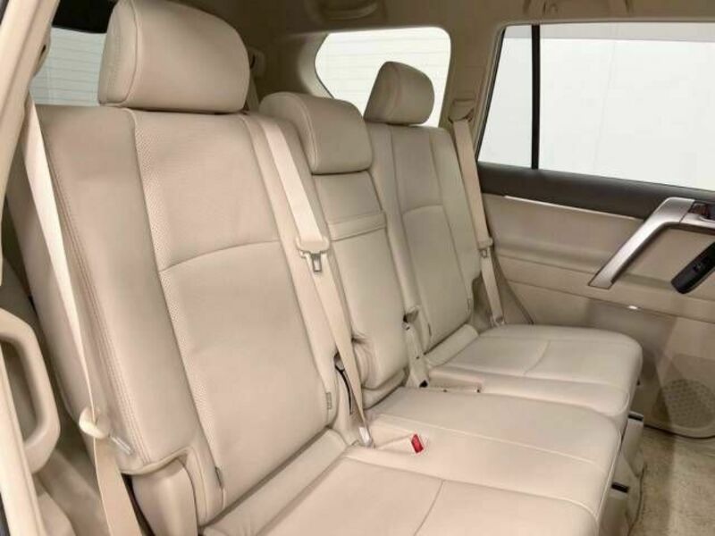 LAND CRUISER PRADO-9