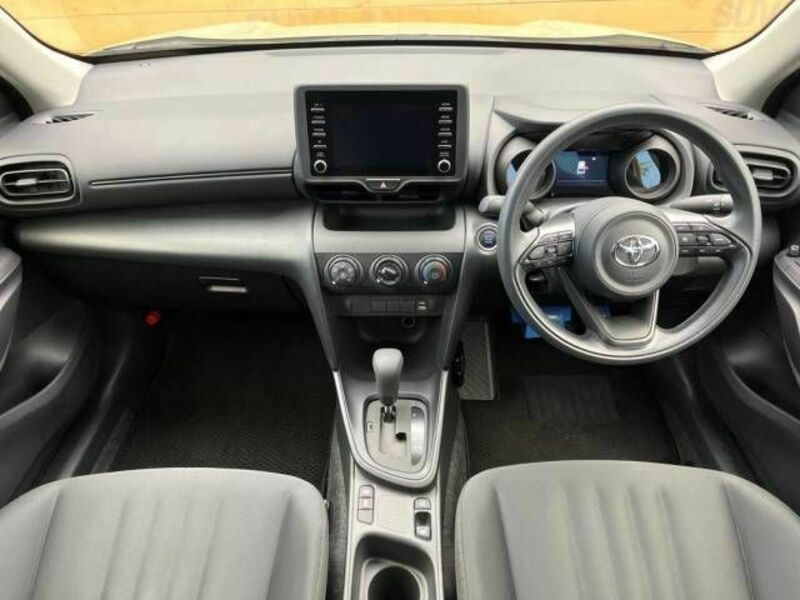 YARIS CROSS-1
