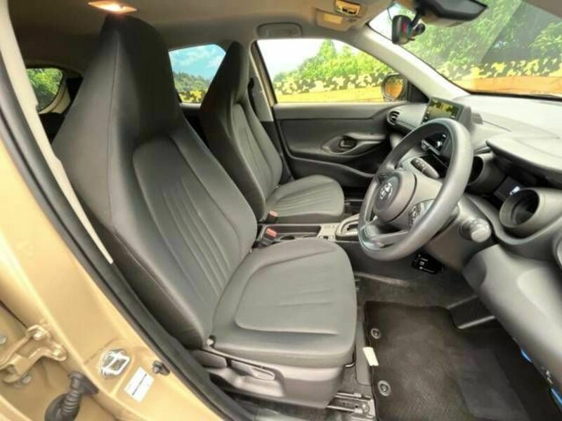 YARIS CROSS-8