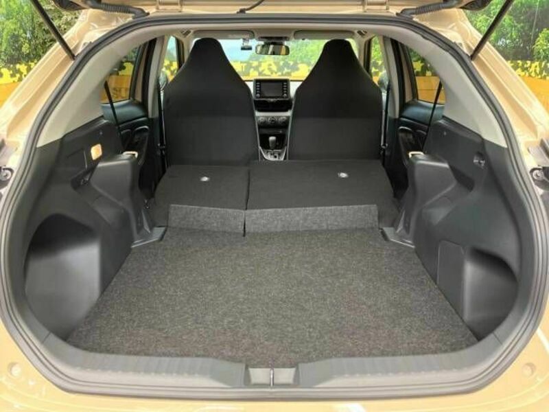 YARIS CROSS-10
