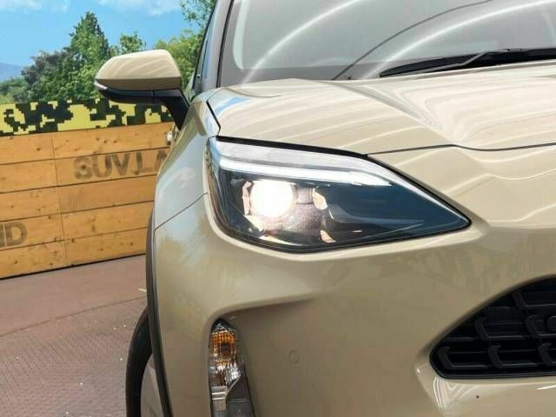 YARIS CROSS-13