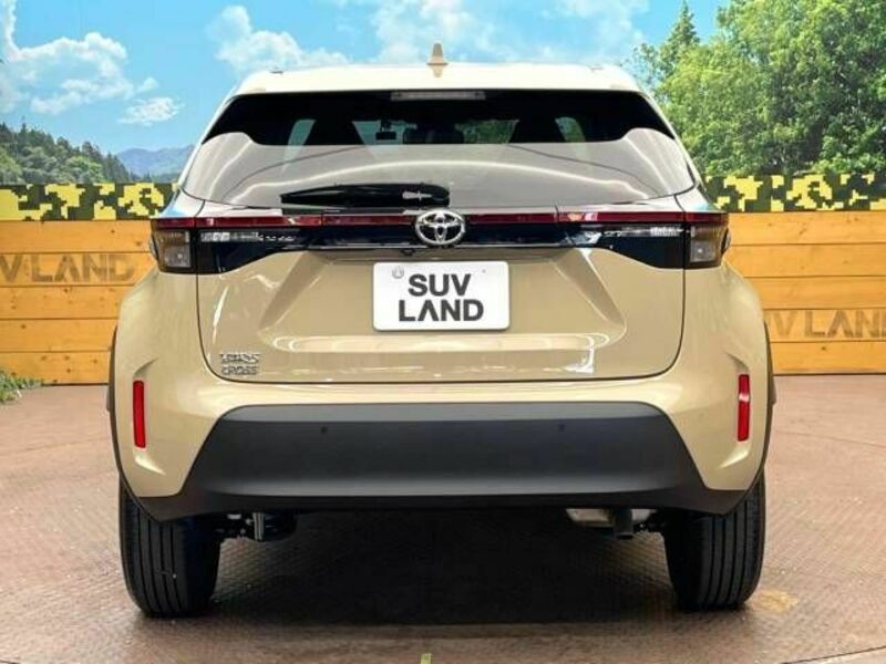 YARIS CROSS-15