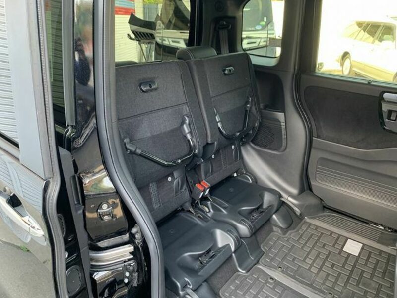 N BOX CUSTOM-19