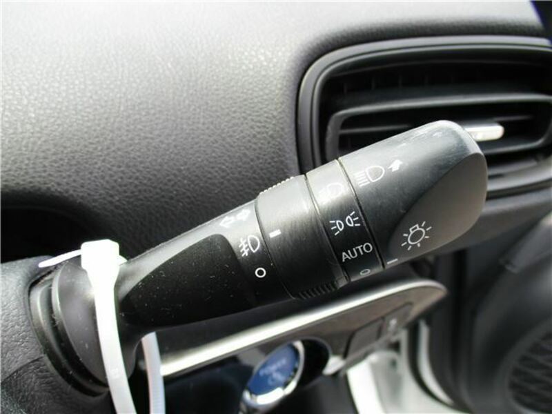 PRIUS PHV-28