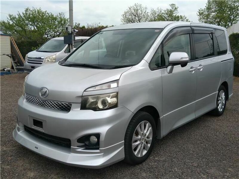TOYOTA　VOXY